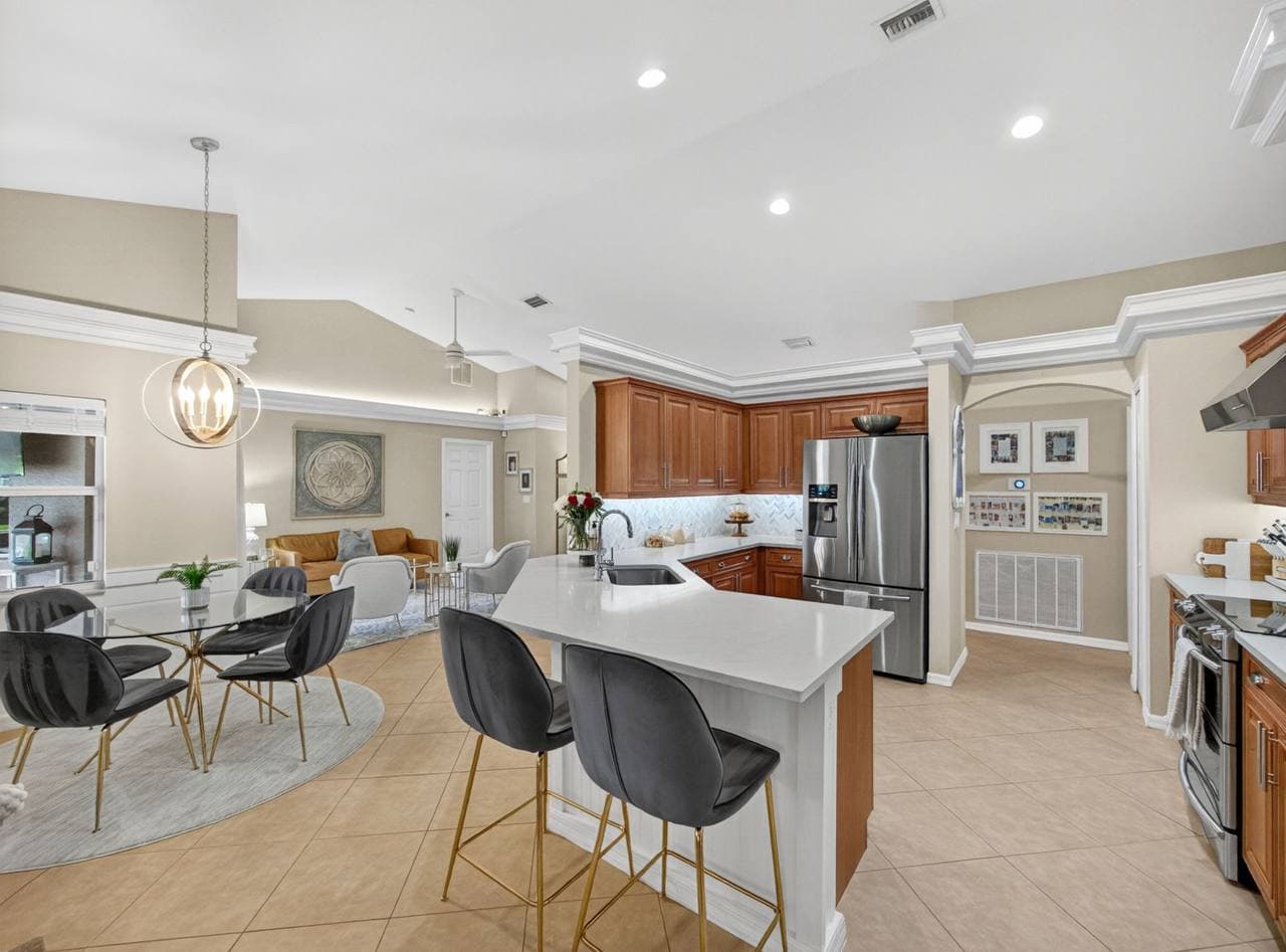 Full kitchen with island, stainless steel appliances
